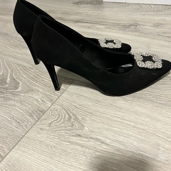Gorgeous shoes- new ! - Picture 2 of 5